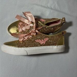 Girls size 3 Wonder Woman shoes, #L941